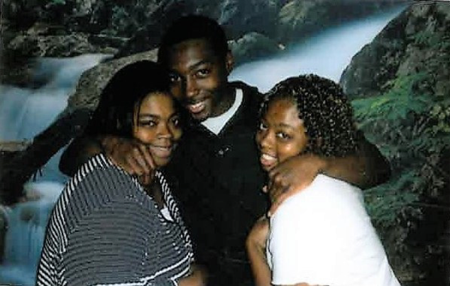A photograph of Anthony Ruffin with his mother, and sister Chawntavia.