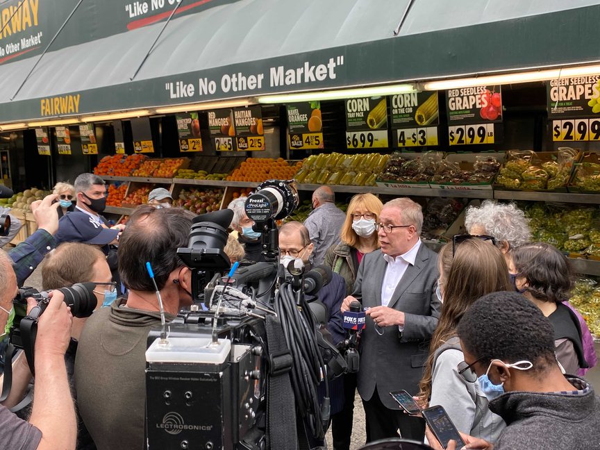 Mayoral candidate Scott Stringer held a press event on Sunday in front of Fairway Market.