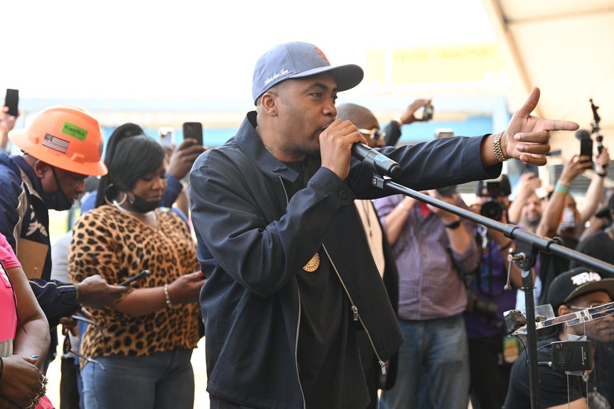 Nas speaks to the crowd