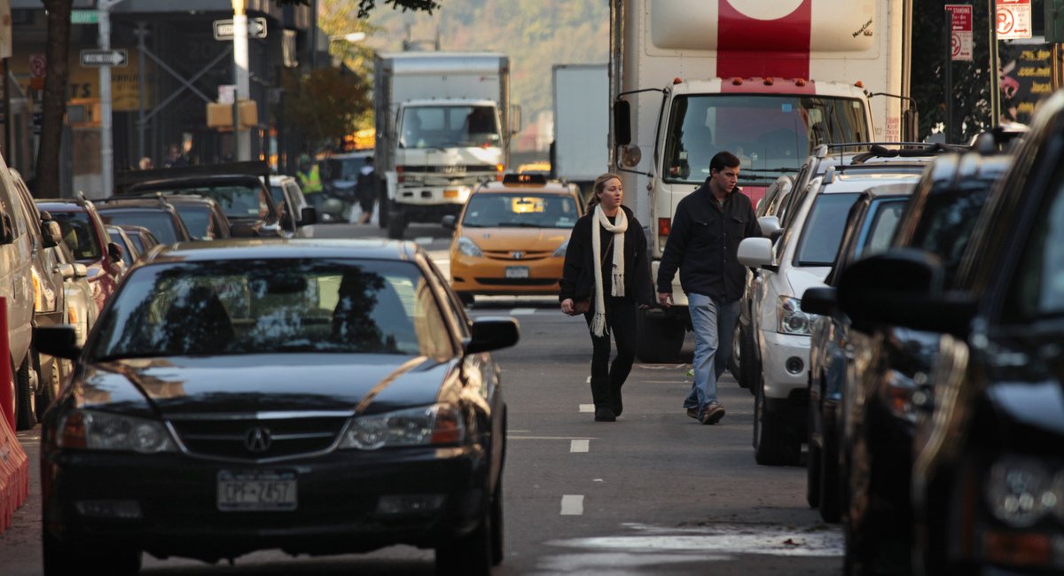 Los precios por congestión podrían empujar a los viajeros de la ciudad de Nueva York hacia la zona residencial.  Los residentes quieren permisos de estacionamiento.
