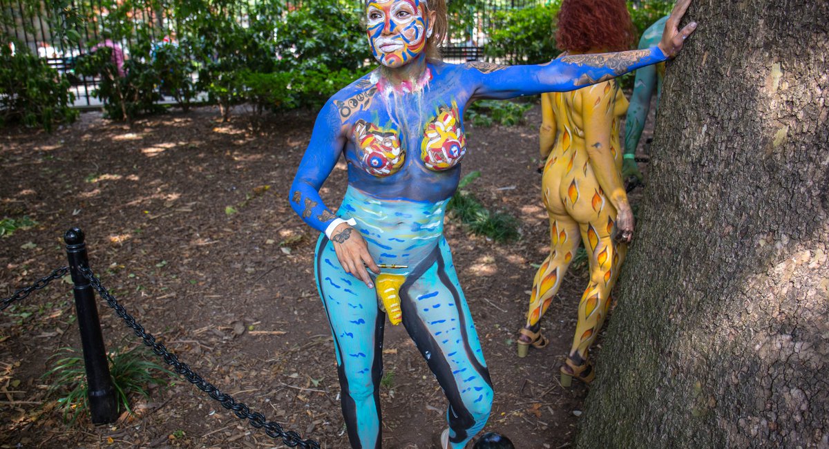 Nsfw Photos Dozens Of Naked People Get Fully Bodypainted
